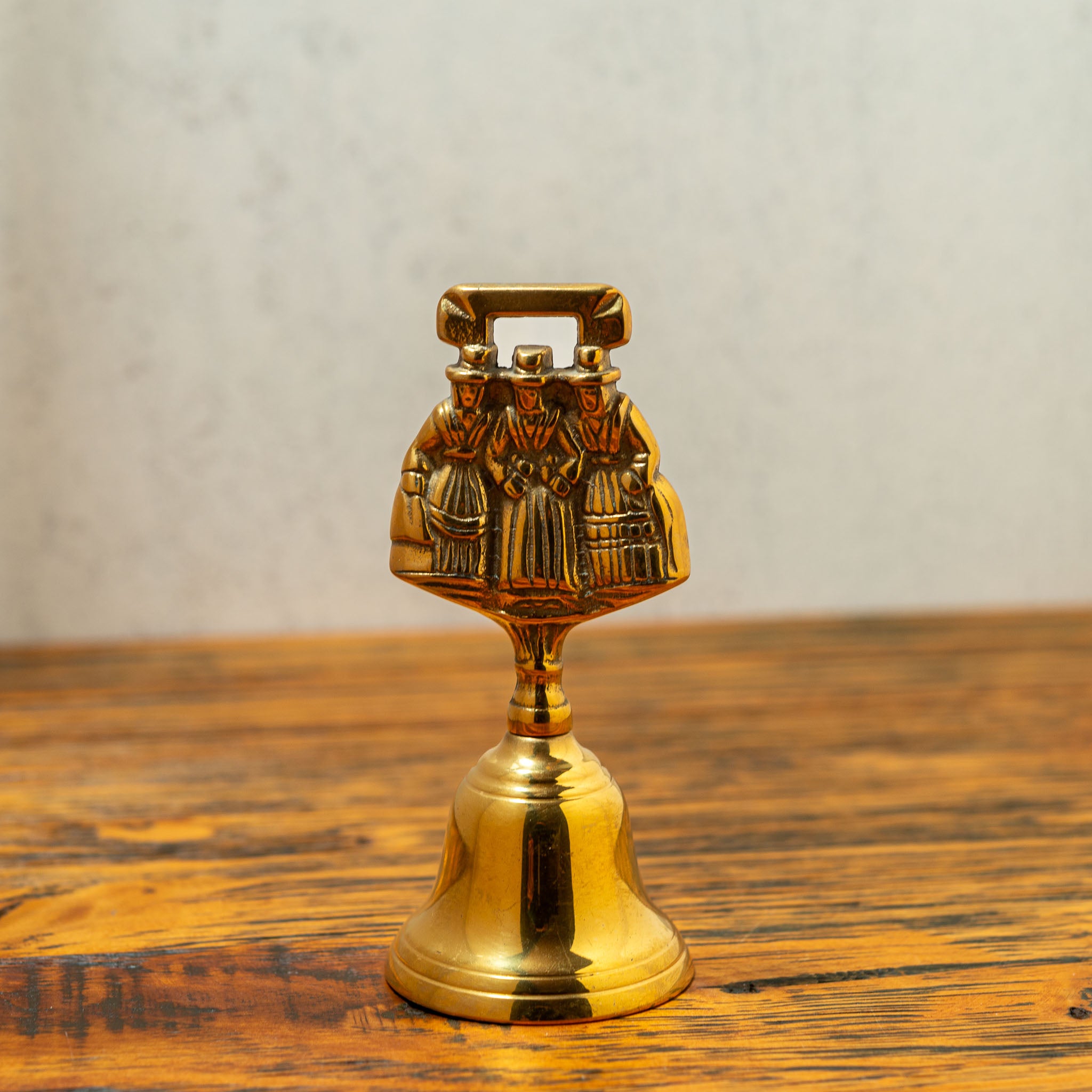 イタリア製 真鍮 ブラス ハンドベル 3人の婦人 - エステルノ・となりの