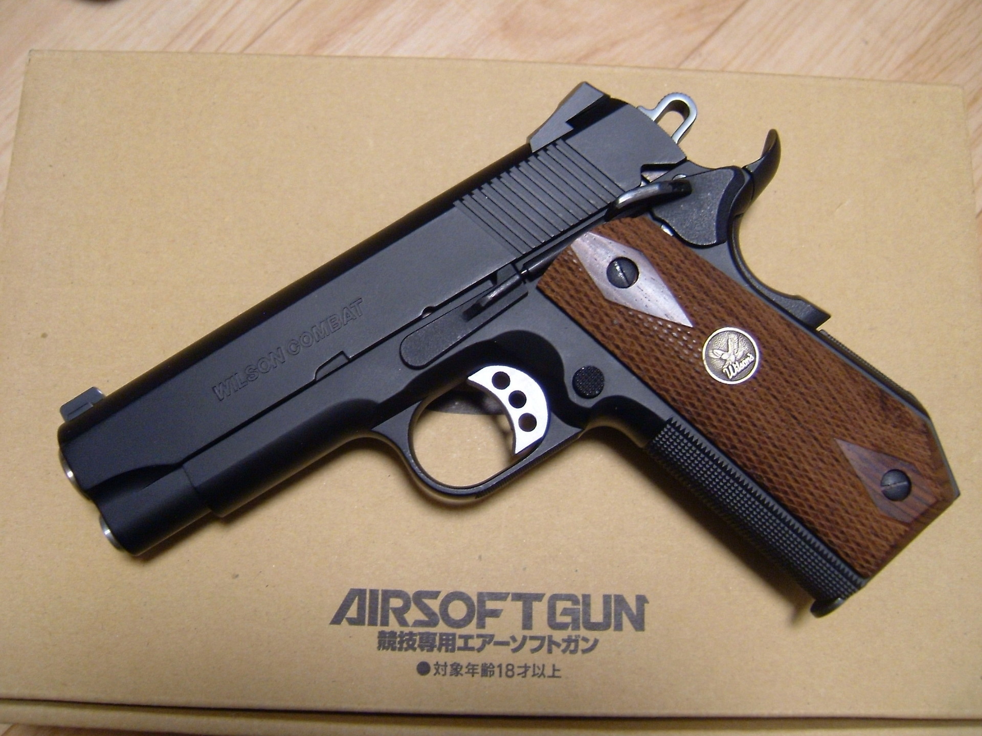 WA ウィルソンコンバット プロフェッショナルボブテイル: 「や」の仮設