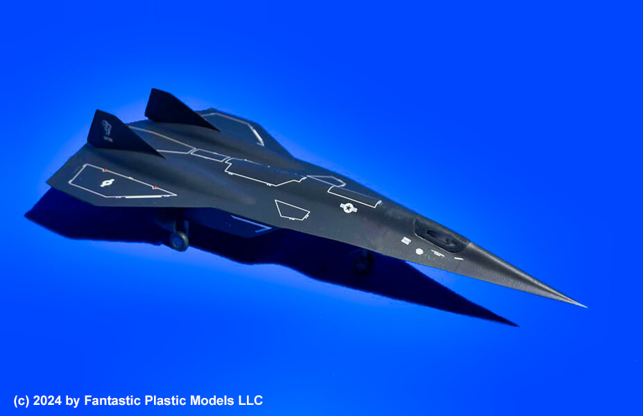 カプチー ベルファイン 1/100 SR-72 ダークスター プラスチックモデル