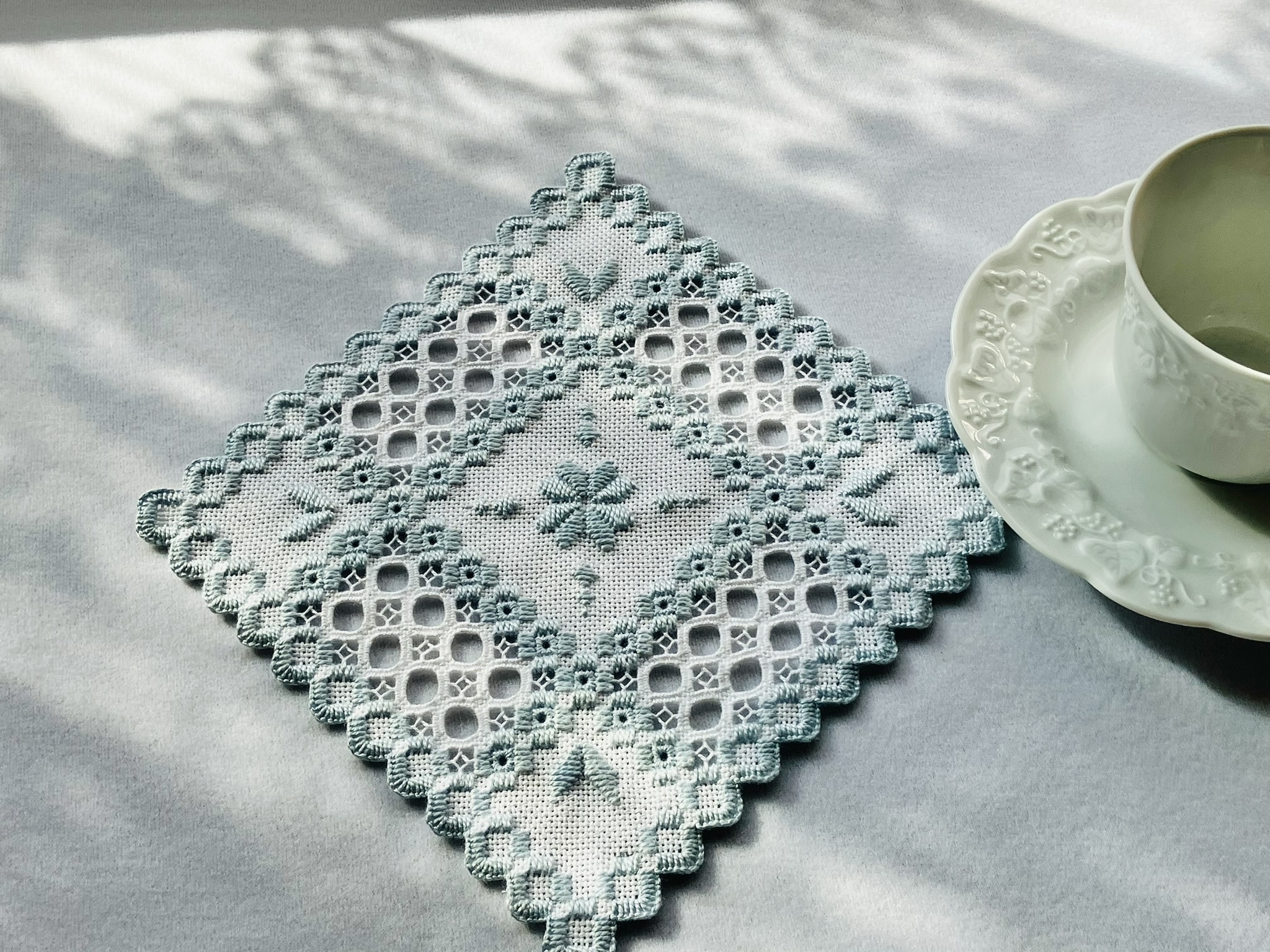 アンティーク北欧 ハーダンガー緻密な総刺繍レースコースター スクエア