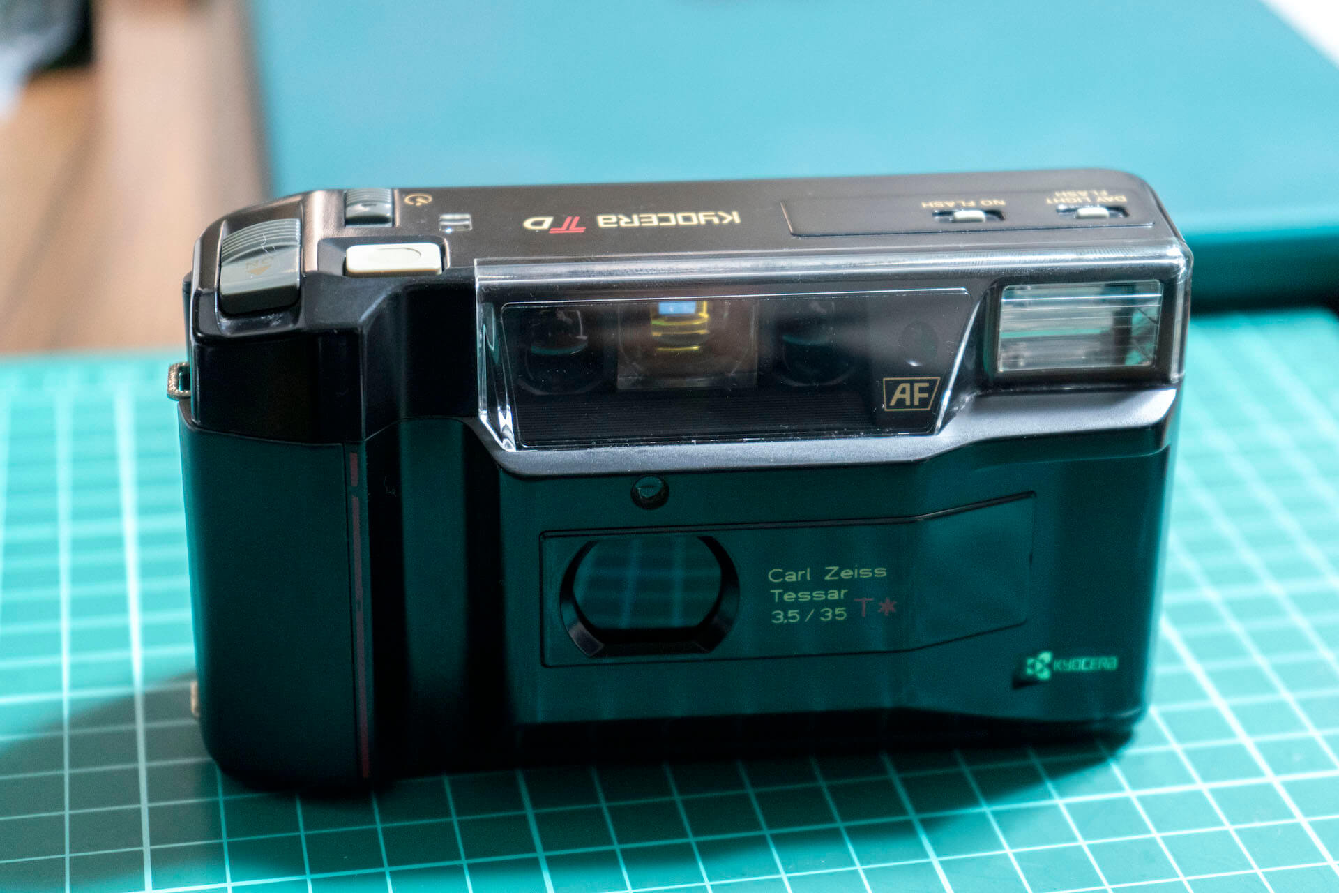 デカめコンパクトフィルムカメラ KYOCERA TD (Carl Zeiss Tessar T