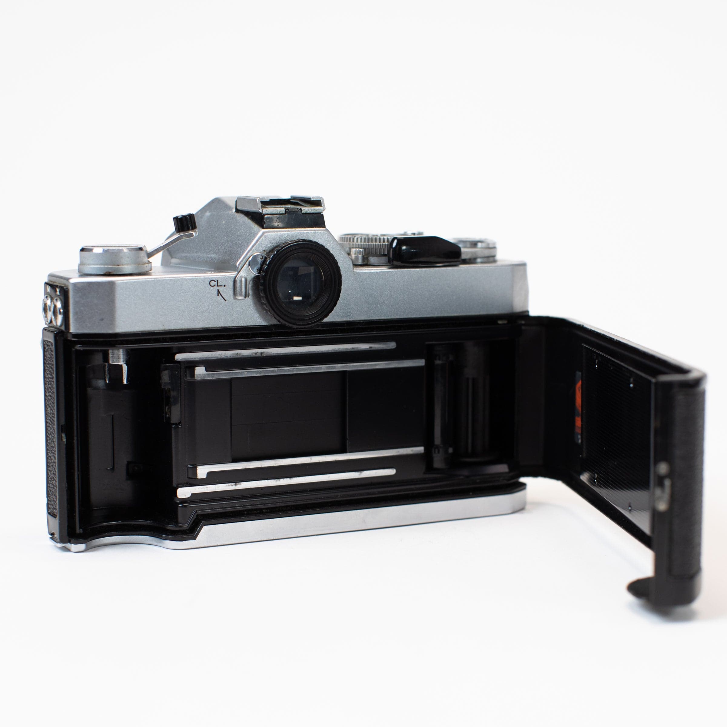 Konica Autoreflex T3 with 57mm f/1.4 Hexanon – Film Supply Club