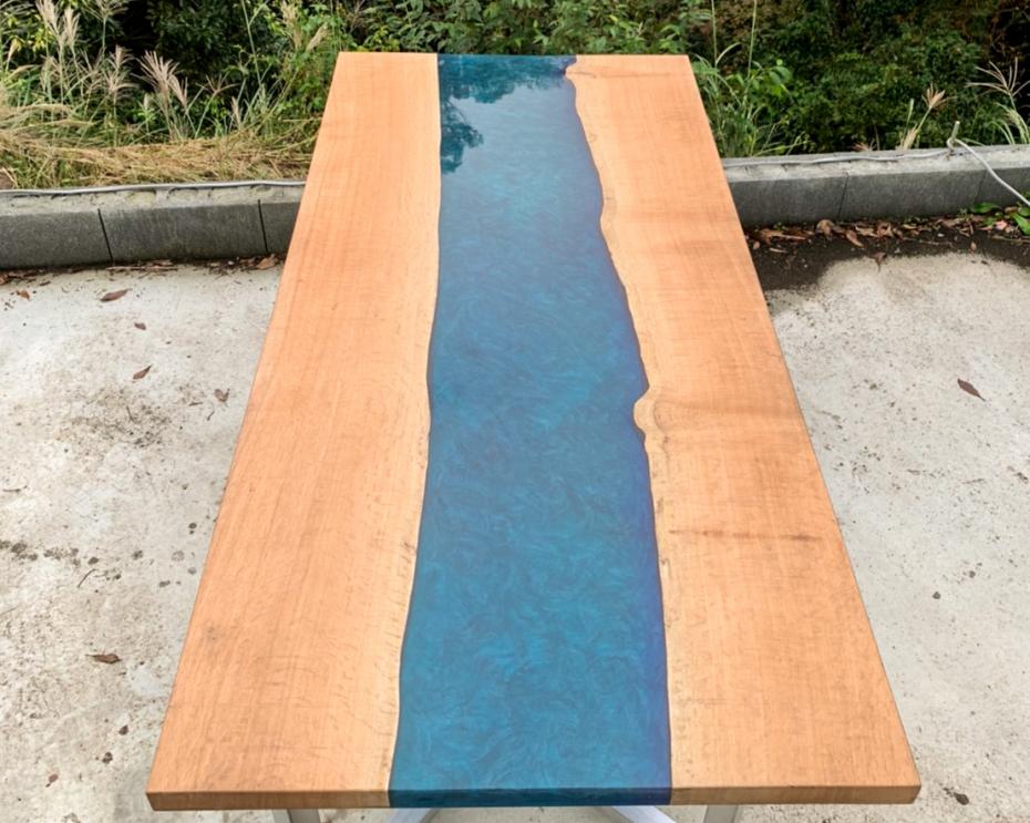 ナラのリバーテーブル「ガーランドデザインワークス」レジン・リバー