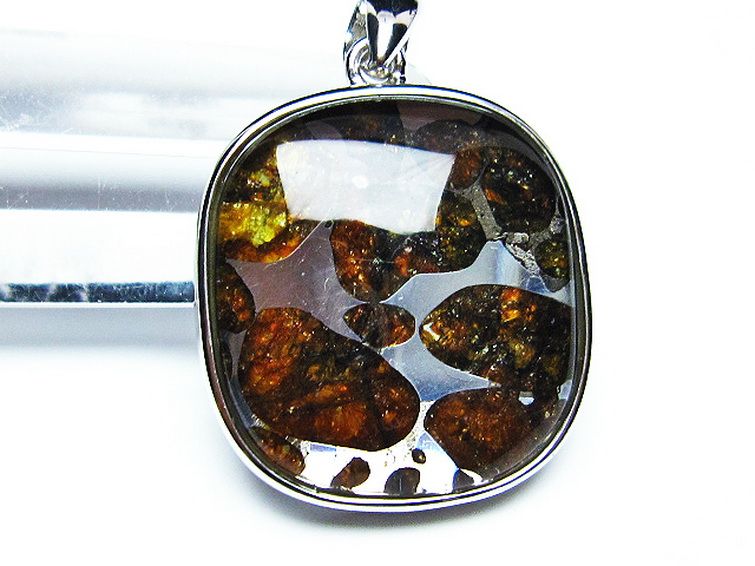 パラサイト隕石 かんらん石 ペンダント[T453-3039]