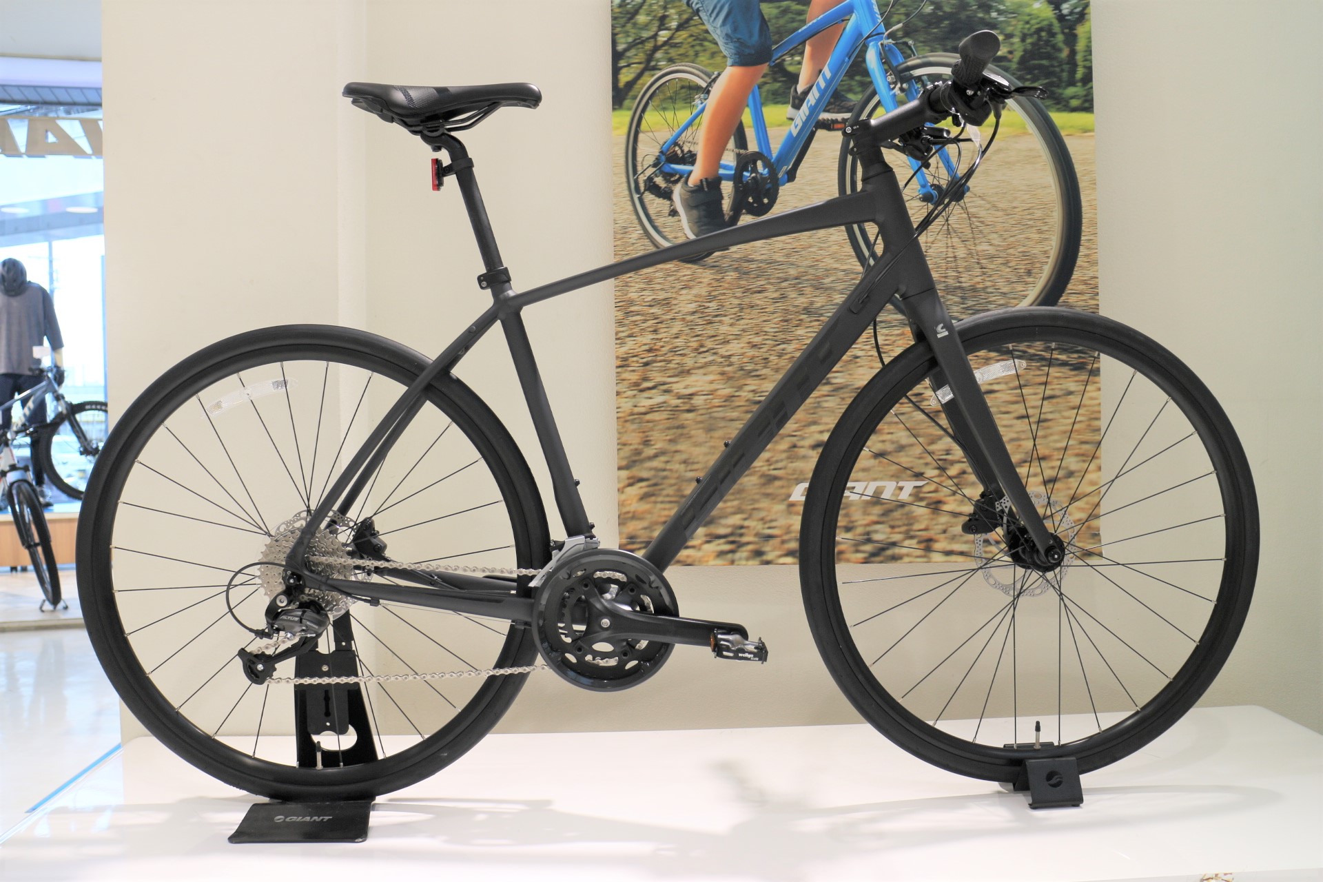 ジャイアント マットブラック giantクロスバイク マットブラック 人気