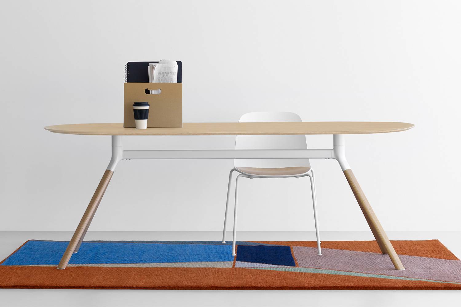 AI商品です。ミッドセンチュリー楕円形テーブル マガジンラックつき AI