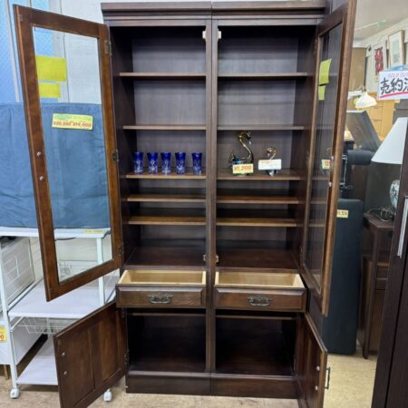 80年代のオールドカリモクの食器棚入荷！雰囲気抜群です！ | 川崎の