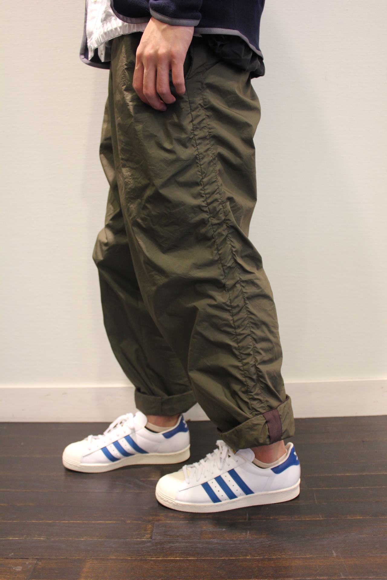 kolor パッカリングワイドパンツブサイクパンツカラー