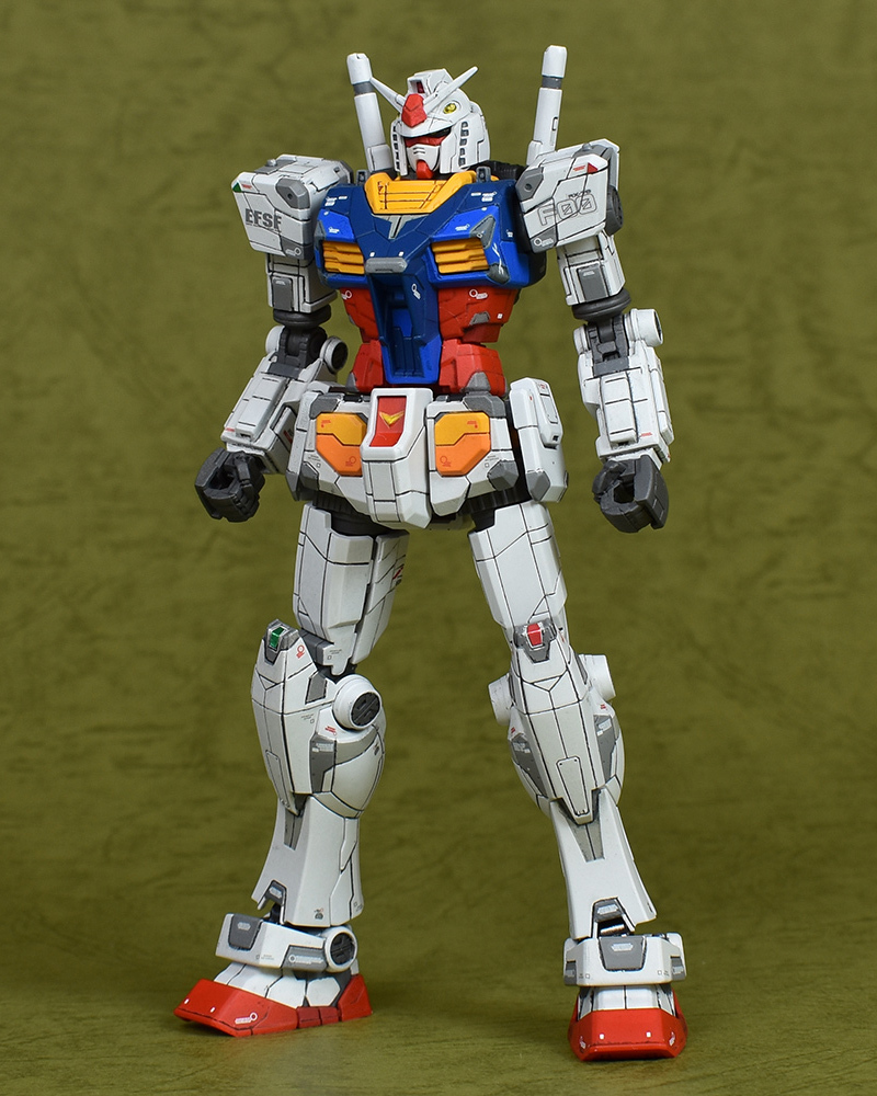 カラー塗装ずみ RX-78 ガンダム 1/144スケールBAMDAI
