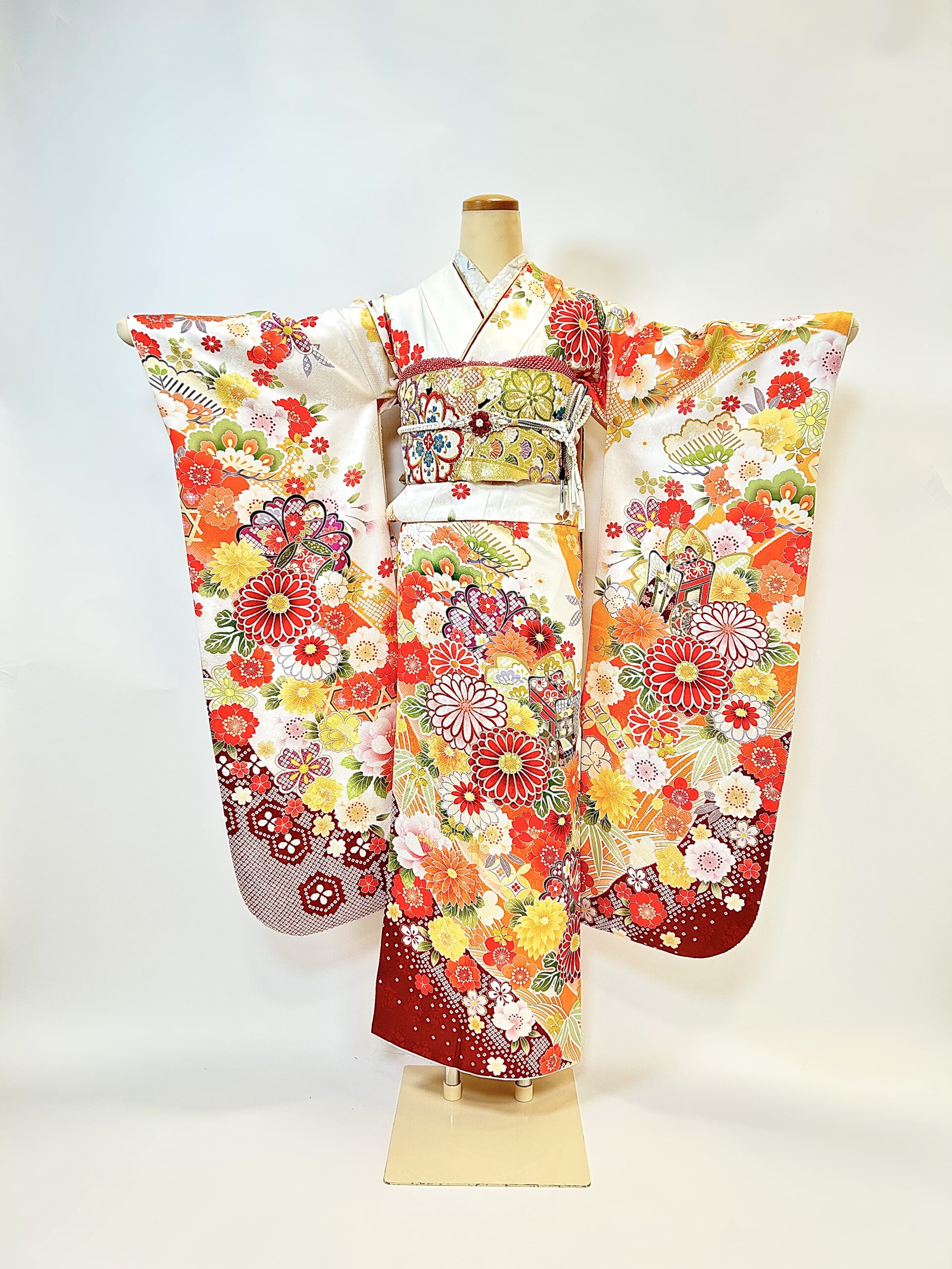 生成り 椿に松竹梅の上品な古典振袖フルセット 生成り 椿に松竹梅の