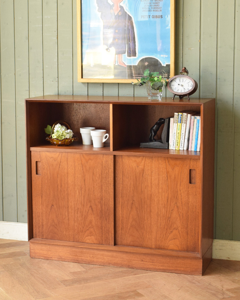 チーク材のヴィンテージ北欧家具、引き戸式キャビネット(z-018-f
