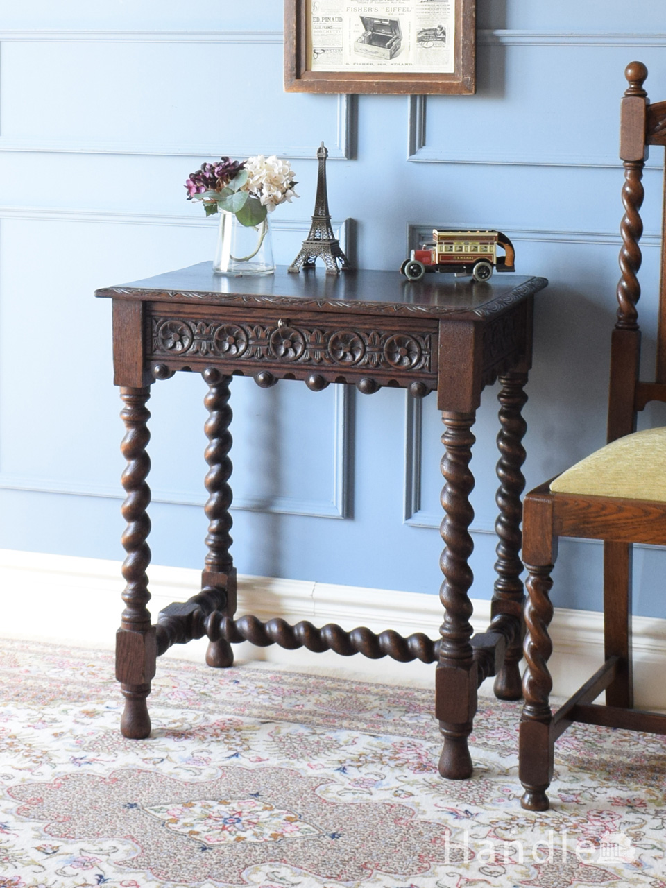 ヴィンテージの北欧インテリア、半月型のコンソールテーブル（サイド