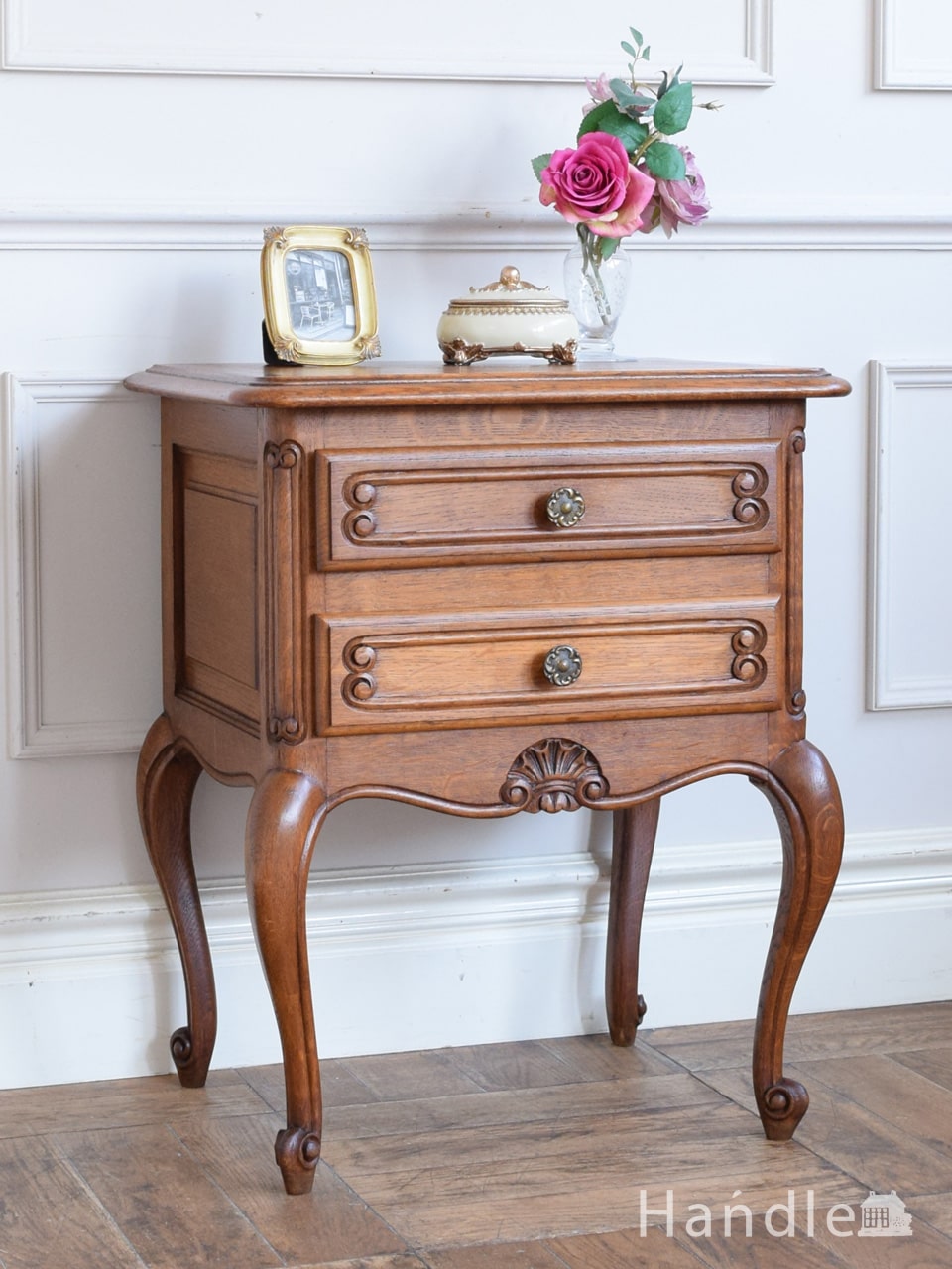 アンティーク 猫脚 サイドチェスト 花台 サイドテーブル，幅48cm Used