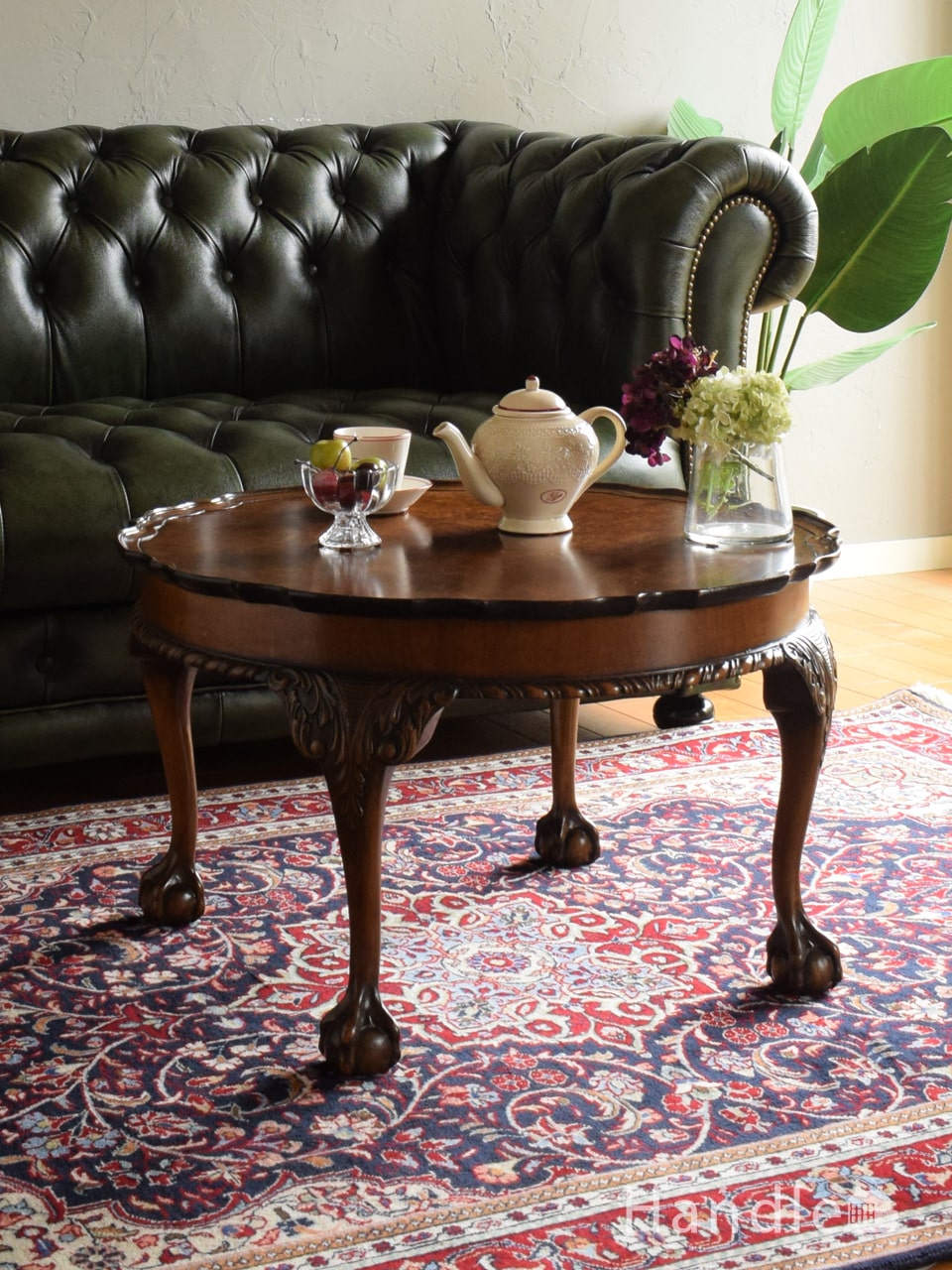 イギリスアンティークのテーブル、英国らしい重厚感のあるネスト