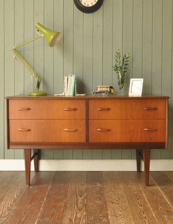 北欧スタイルのスッキリデザイン、ビンテージのチェスト(e-288-f