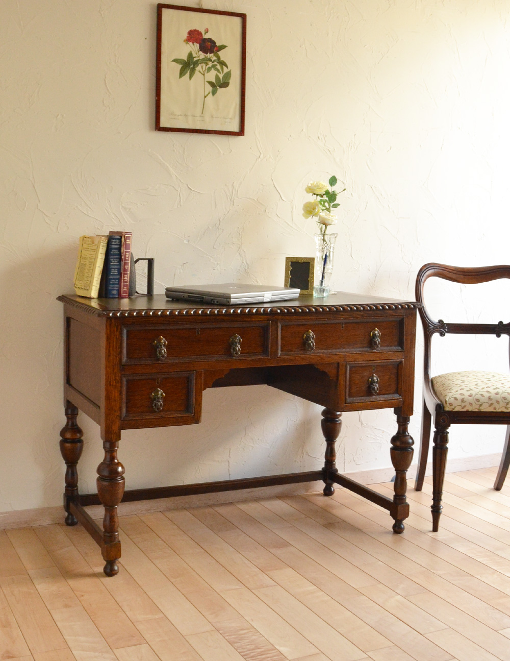 クラシックなアンティーク家具、素敵なライティングデスク（机）(q-465