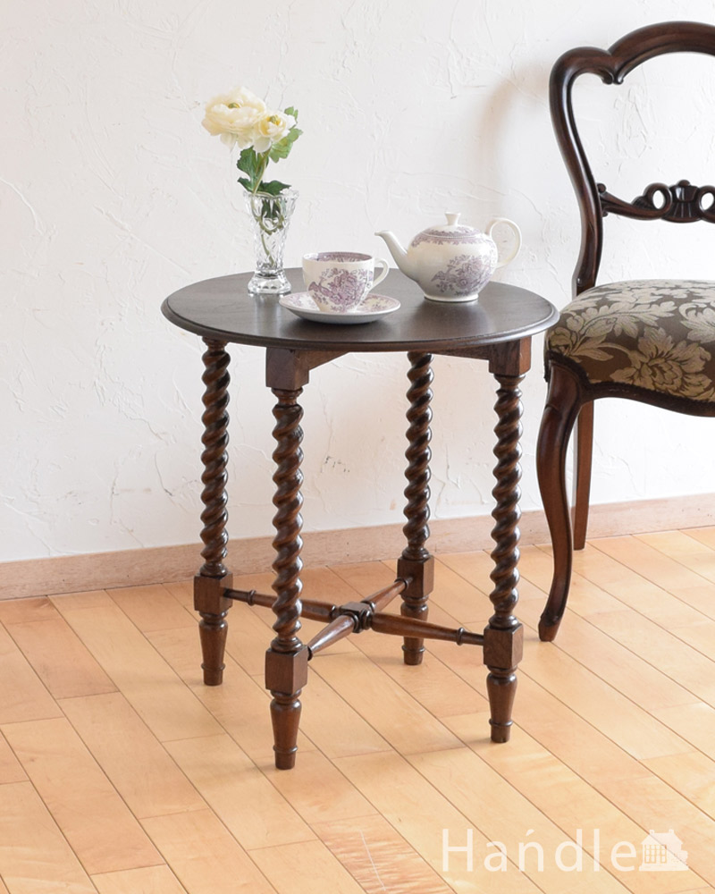 英国のアンティーク家具、ツイストの脚のオケージョナルテーブル