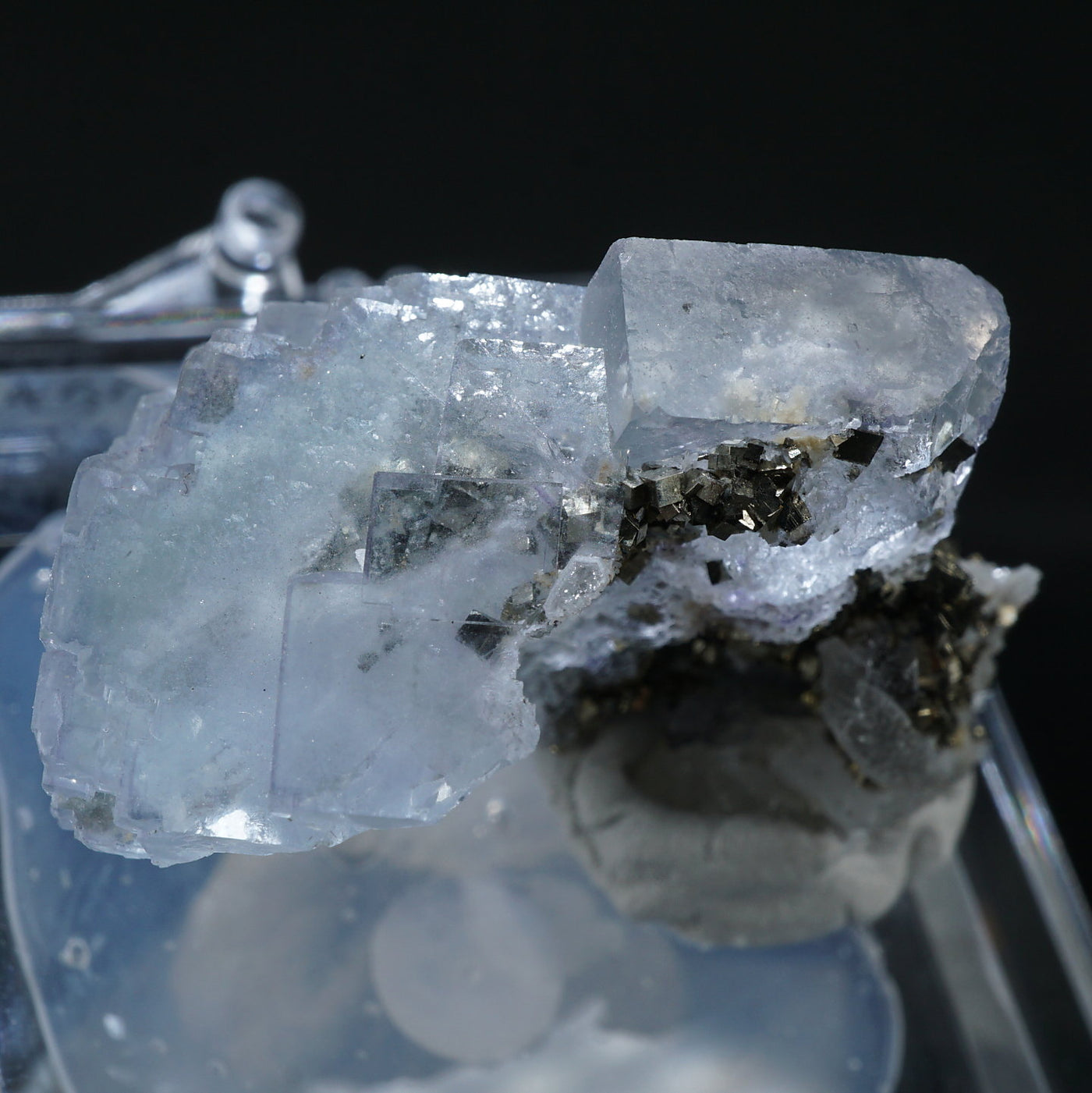 中国 ヤオガンシャン産 フローライト・パイライト – 天然石ハッピーギフト