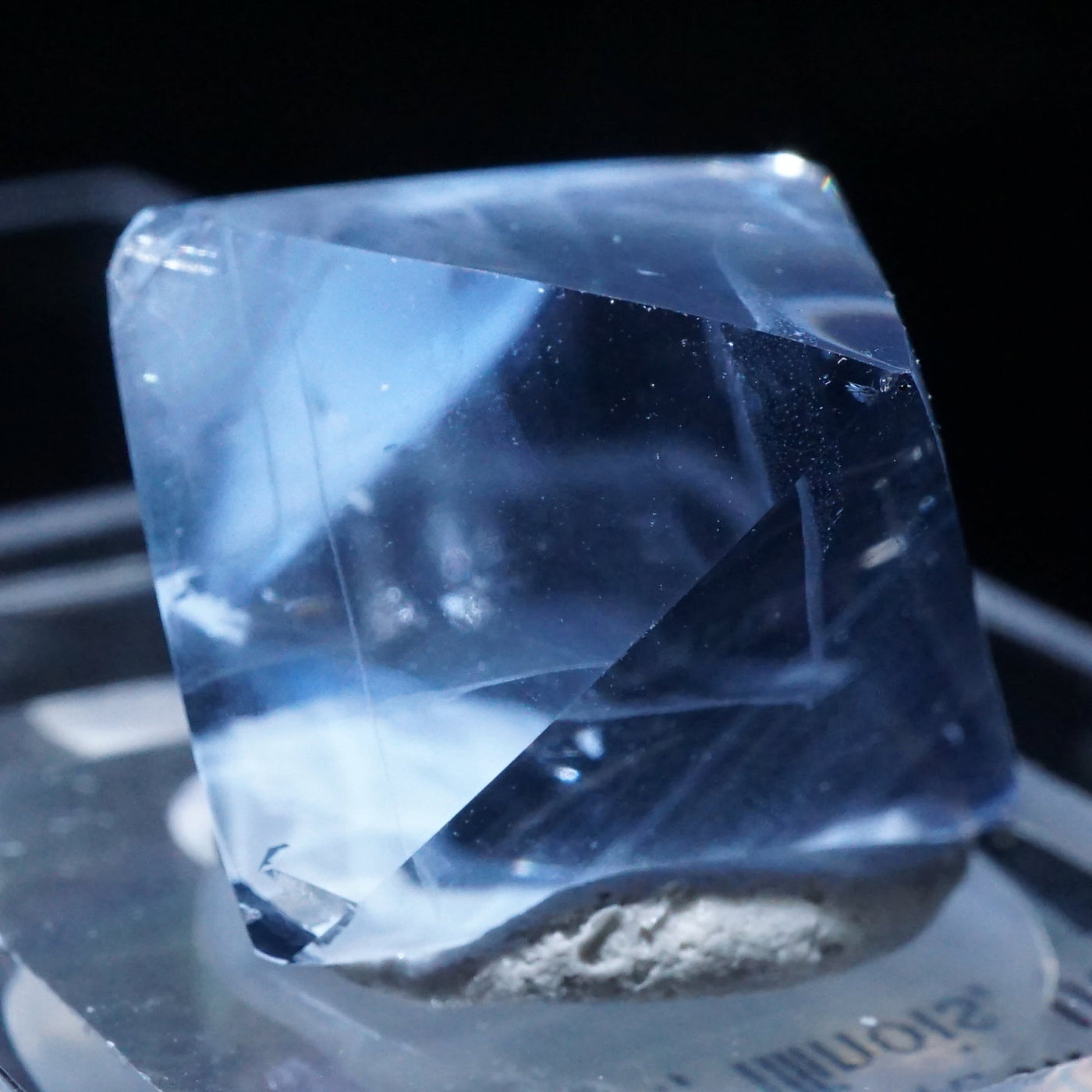 イリノイ州 Cave in Rock産 蛍光八面体フローライト (Polish) – 天然石