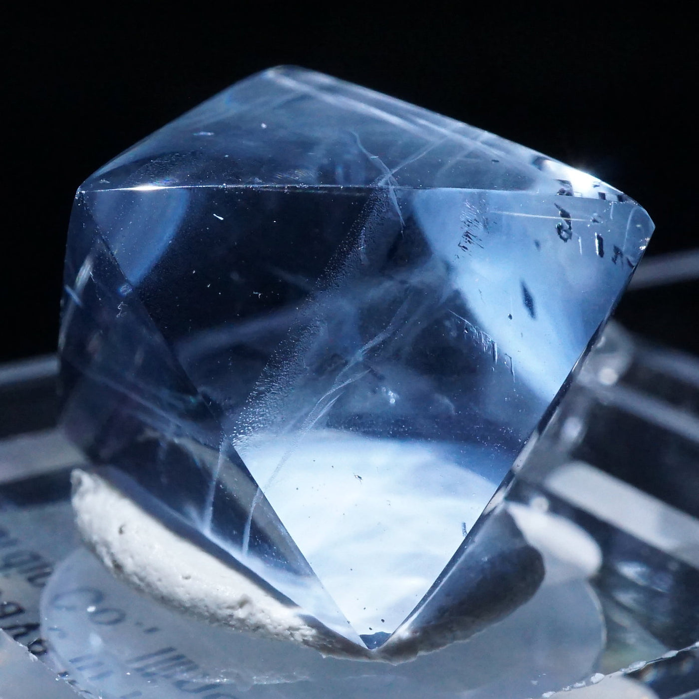 イリノイ州 Cave in Rock産 蛍光八面体フローライト (Polish) – 天然石