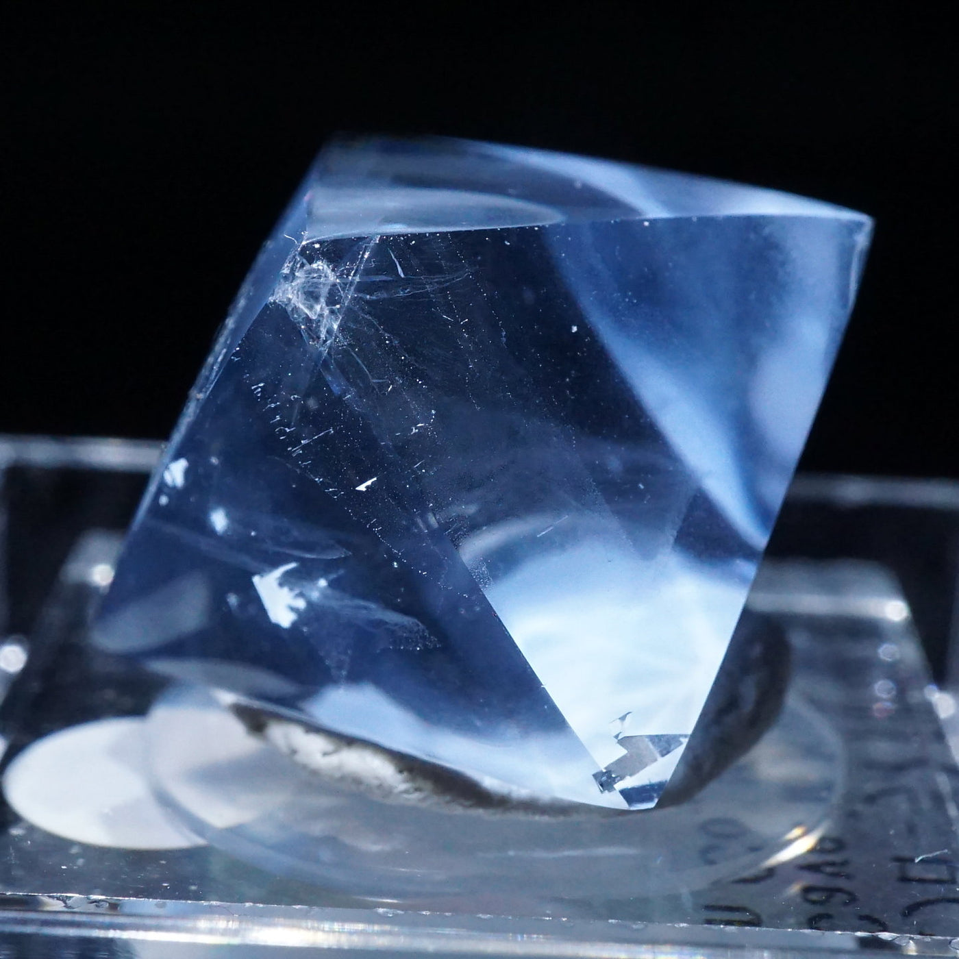 イリノイ州 Cave in Rock産 蛍光八面体フローライト (Polish) – 天然石