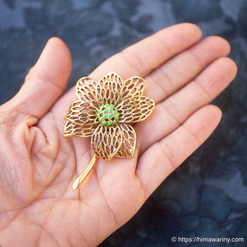 Monet モネ-レーシー・ゴールド・フラワー・ヴィンテージ・ブローチ