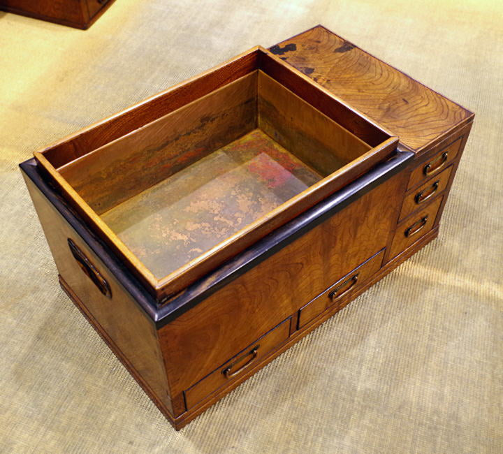 長火鉢、けやき材 五徳・火箸・十能・猫板付き