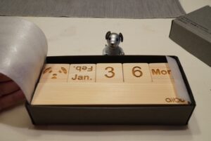 aiboグッズ紹介】aibo Wood Cube Calendar【100個限定】 | aiboの飼い