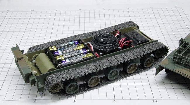 タミヤ 1/35RCタンク「10式戦車」その3（車体とRCメカ組み込み