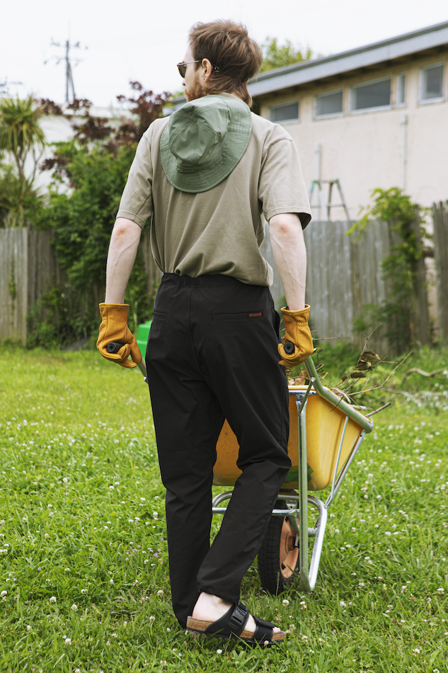 GRAMICCI×nonnative2タック仕様のコラボパンツ発売 | HIGHSNOBIETY.JP