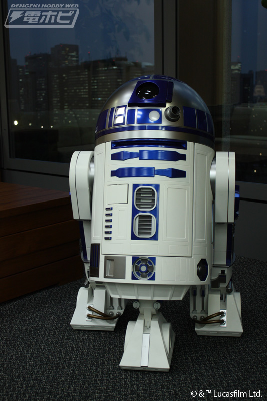 スター・ウォーズの等身大マスク保冷庫 家電なのにこだわったその造形