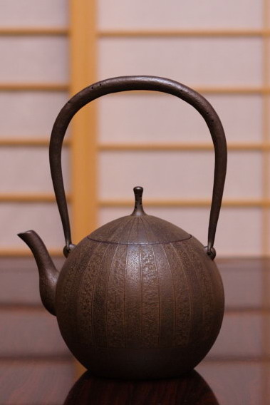 セール30%OFF 南部鉄器 鉄瓶 富士型桜1.3L 100VIH対応