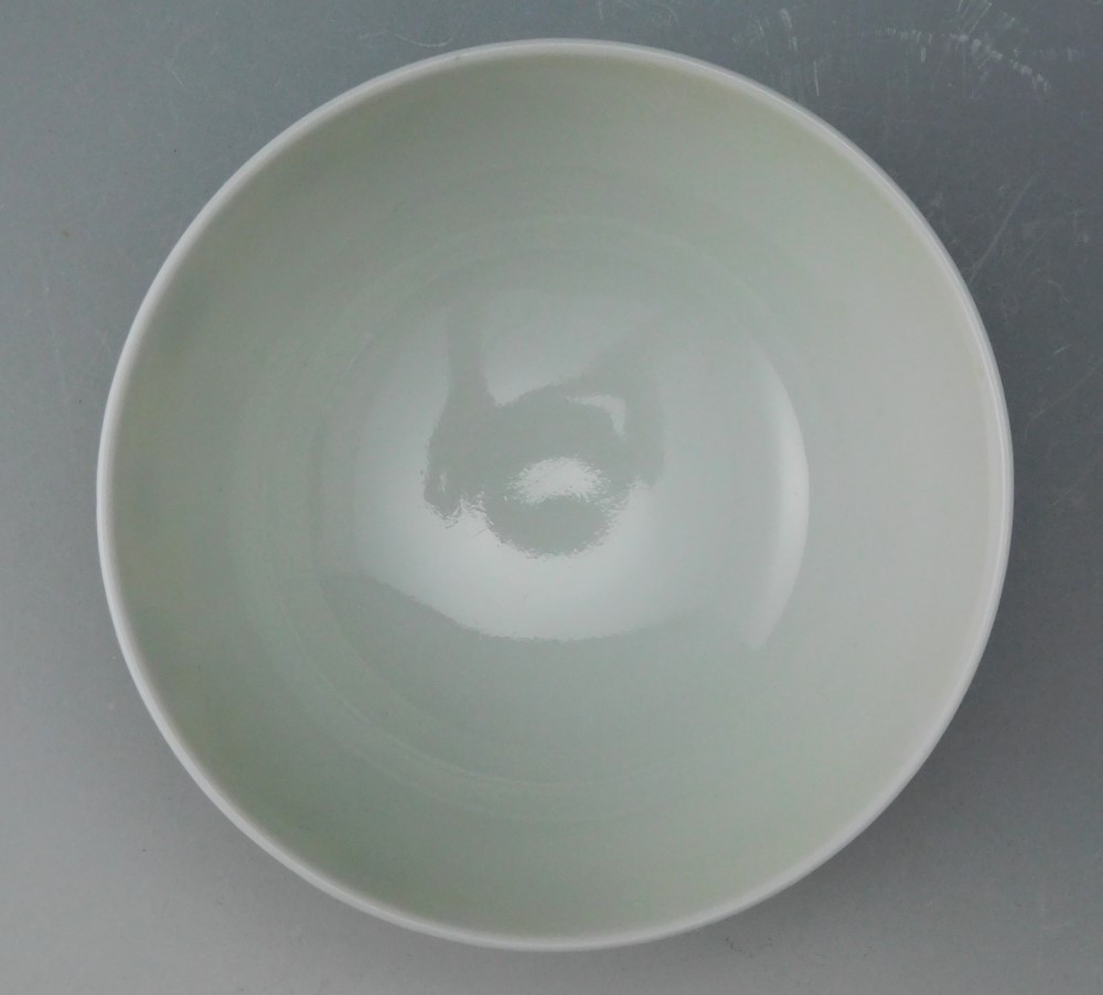 従三位殿拝領 澤瀉御紋染付御盃 興丸殿拝領唐草御盃 | いとう鳳凰堂古