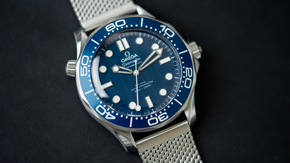 007ファン垂涎の復刻デザインモデルが登場！ボンド60周年を記念した