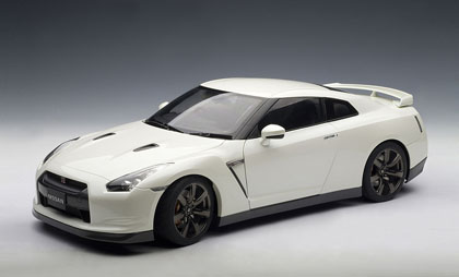 1/12 日産 GT-R (R35) プレミアムエディション (ブラック) | 鉄道模型