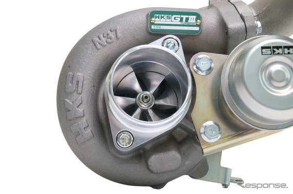純正形状で330ps～450psを実現！ HKSからER34『スカイライン』用