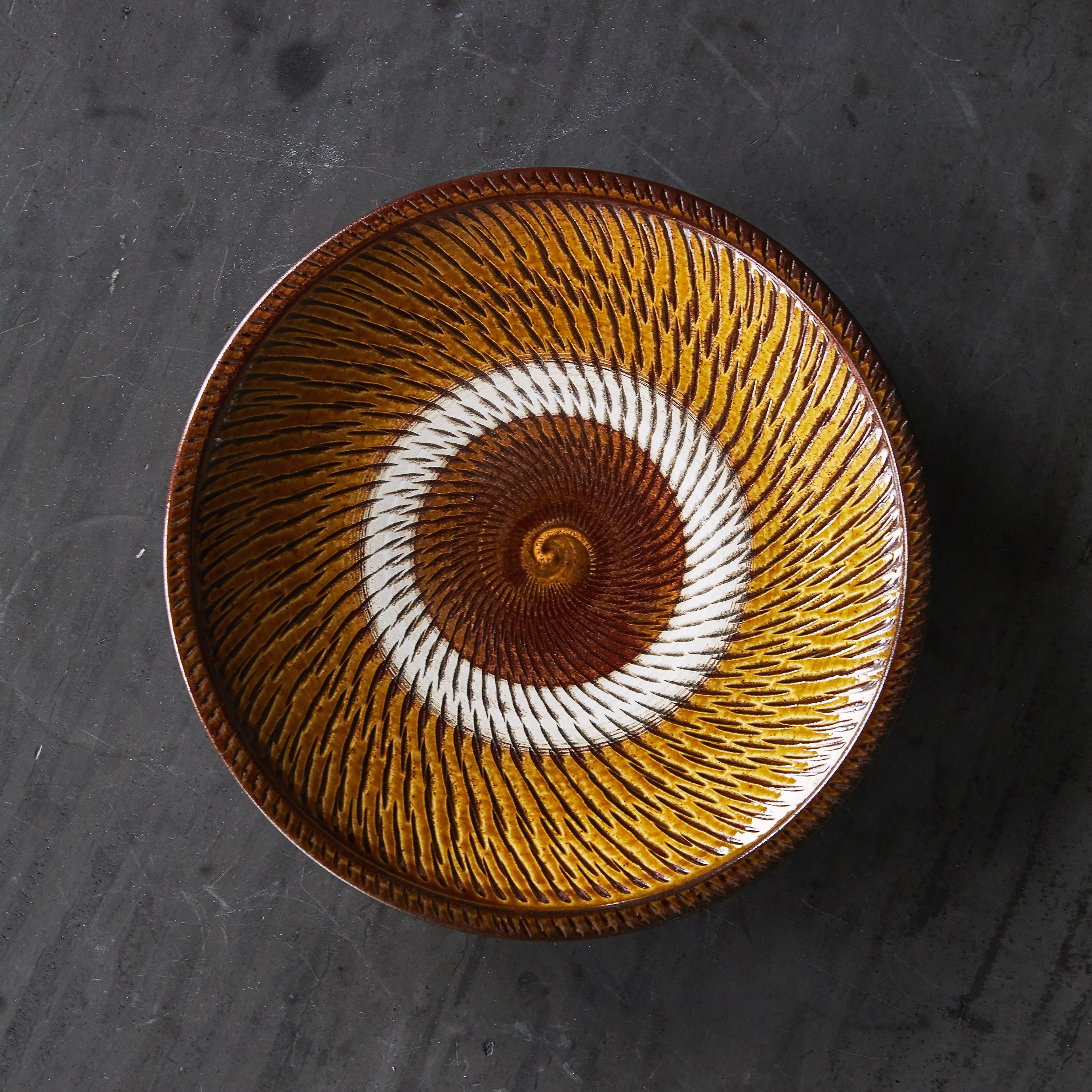 小鹿田焼（坂本拓磨）7寸皿 黄 飛びかんな – IEGNIM