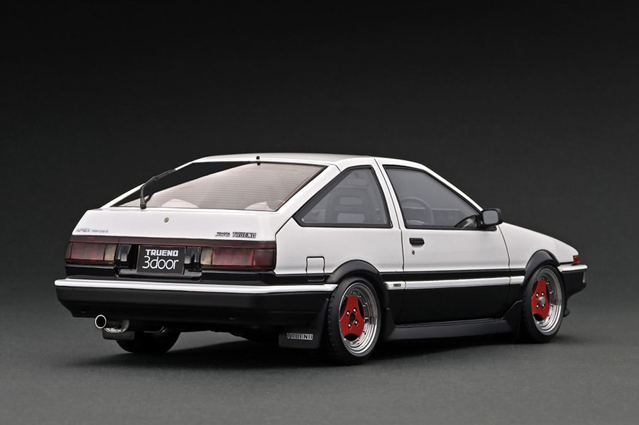 IG3283 1/18 Toyota Sprinter Trueno 3Dr GT Apex (AE86) White/Black