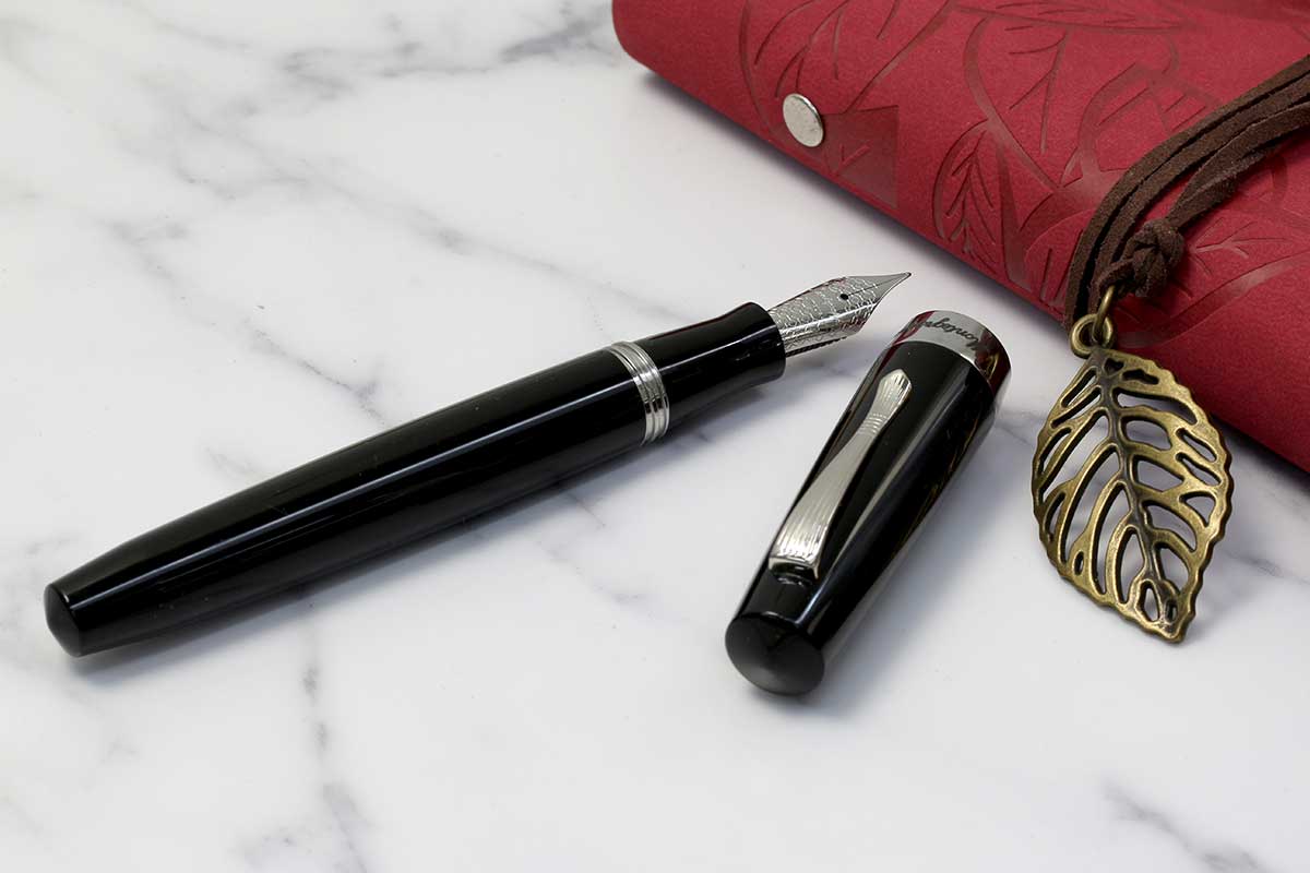 モンテグラッパ（Montegrappa） 万年筆ELMO エルモ 02 BLACK ジェット