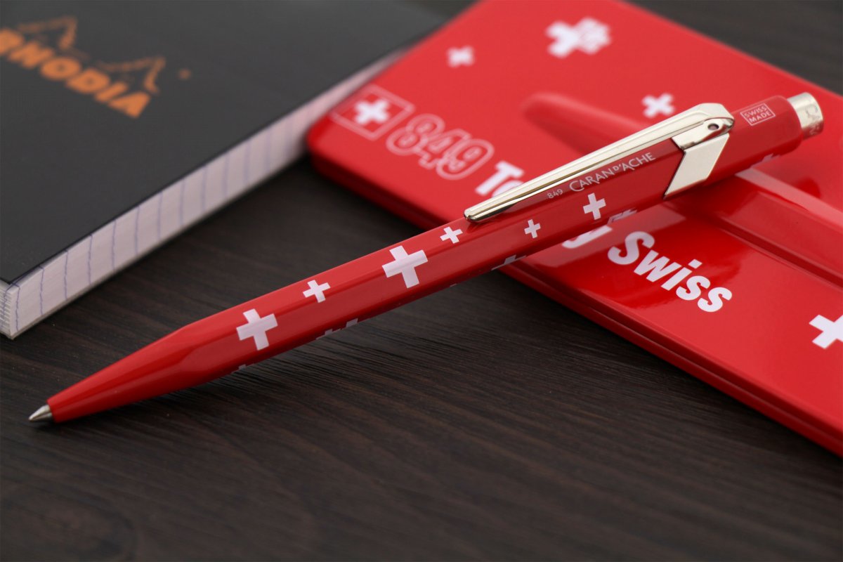 カランダッシュ（CARAN d'ACHE） ボールペン849 POPLINE Totally Swiss