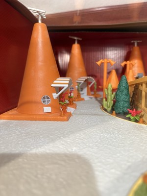 Disney/Pixar Cars Precision Series Sally's Cozy Cone Motel Playset