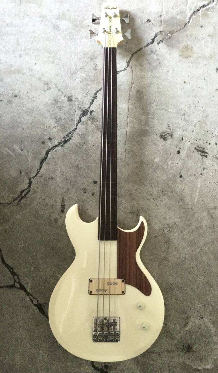 Electric Bass Guitar Aria Pro II Cardinal Series CSB-380 Fretless