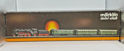 Z Scale Marklin 8100 BR 18 Steam Led Lite Locomotive & 3 Passenger