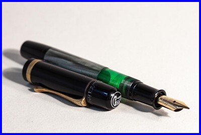 1940s Series PELIKAN 100N PISTON FILLER Gray Marbled KF 14 KARAT
