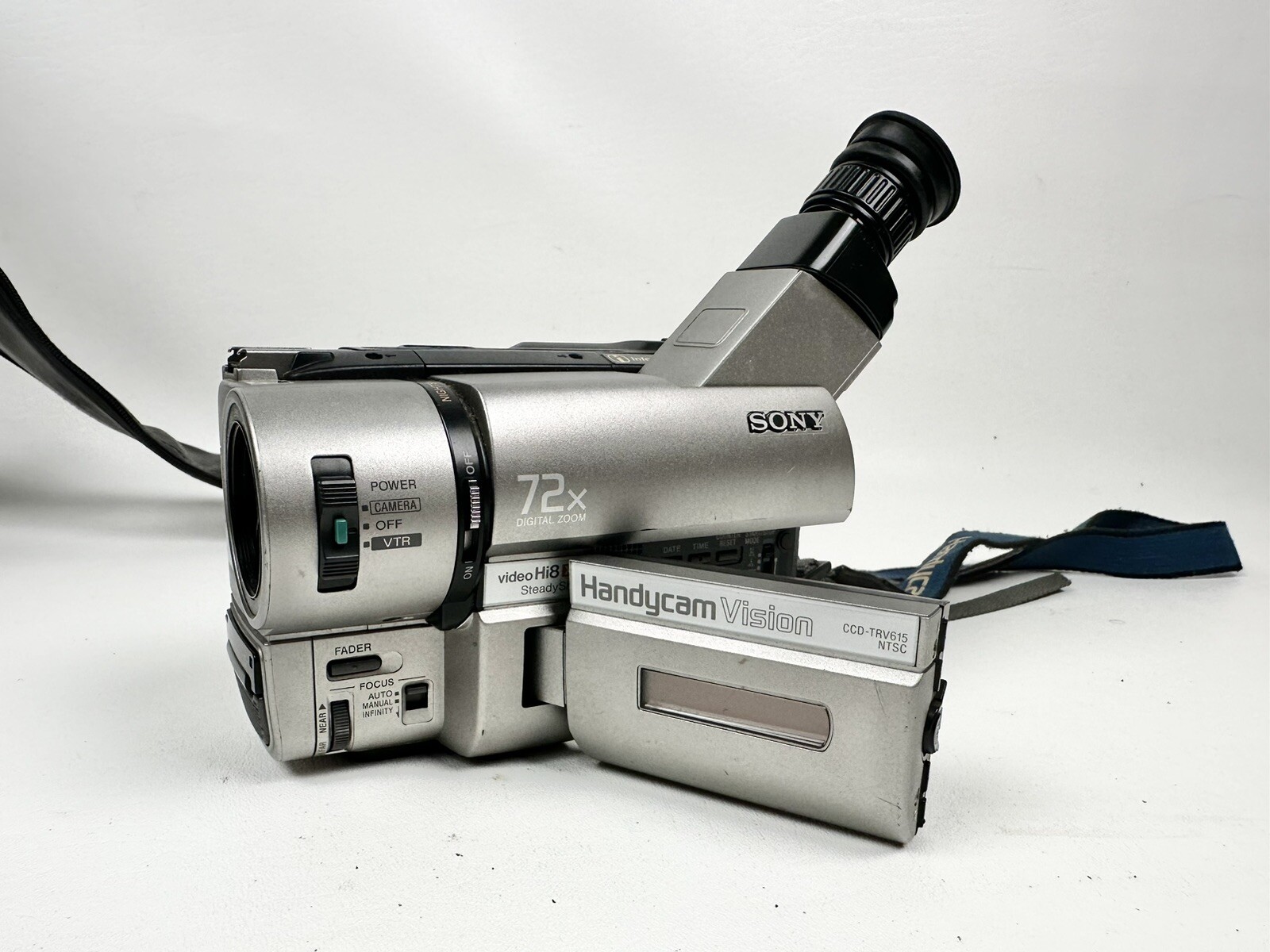 美品・動作良好 ビデオ.Hi8 ソニー CCD-TR2 高画質8ミリビデオカメラ