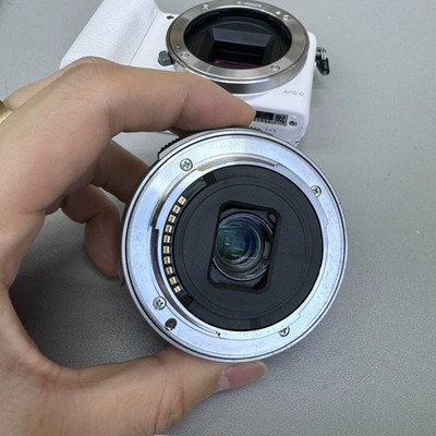 Sony Alpha a5100 24MP Mirrorless Digital Camera White w/ 16-50mm