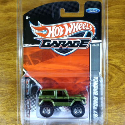 Hot Wheels Garage '67 Ford Bronco Metallic Olive Green Real Riders