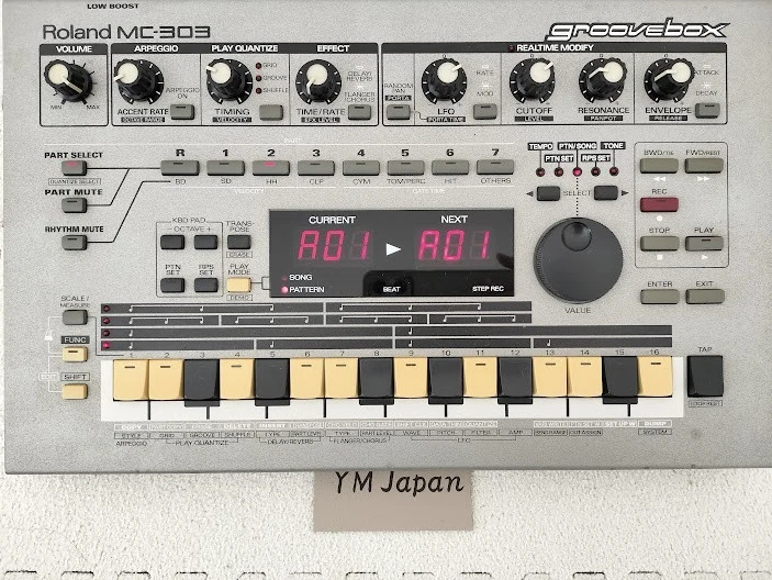 最終値下げ Roland MC-303 シンセサイザー Roland MC-303 Groove Box