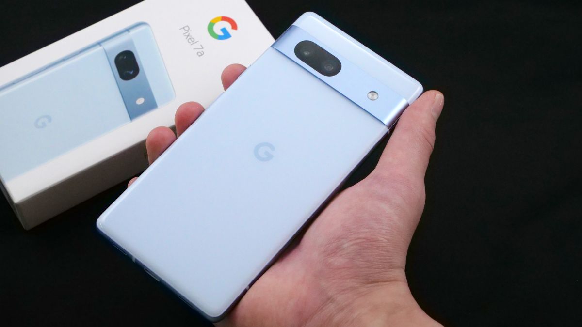 6万円台で買えるGoogle純正Androidスマホ「Pixel 7a」は背面カメラバー