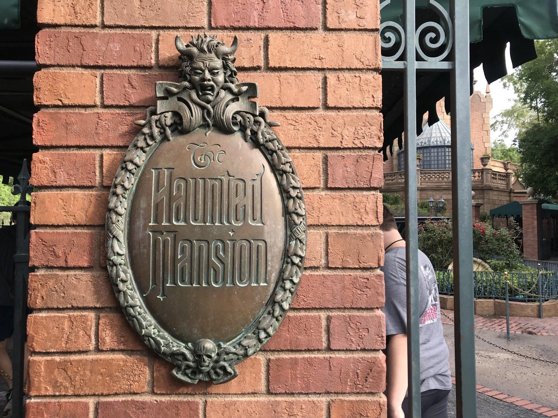 入手困難The Haunted Mansion Wall Sign
